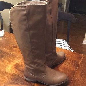 Light brown ridding boots